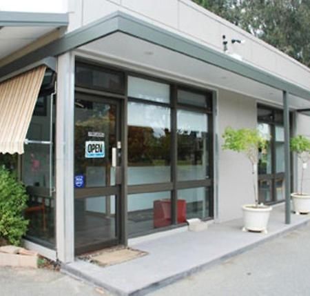 Red Cedars Motel Canberra Extérieur photo