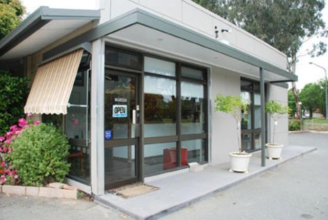 Red Cedars Motel Canberra Extérieur photo