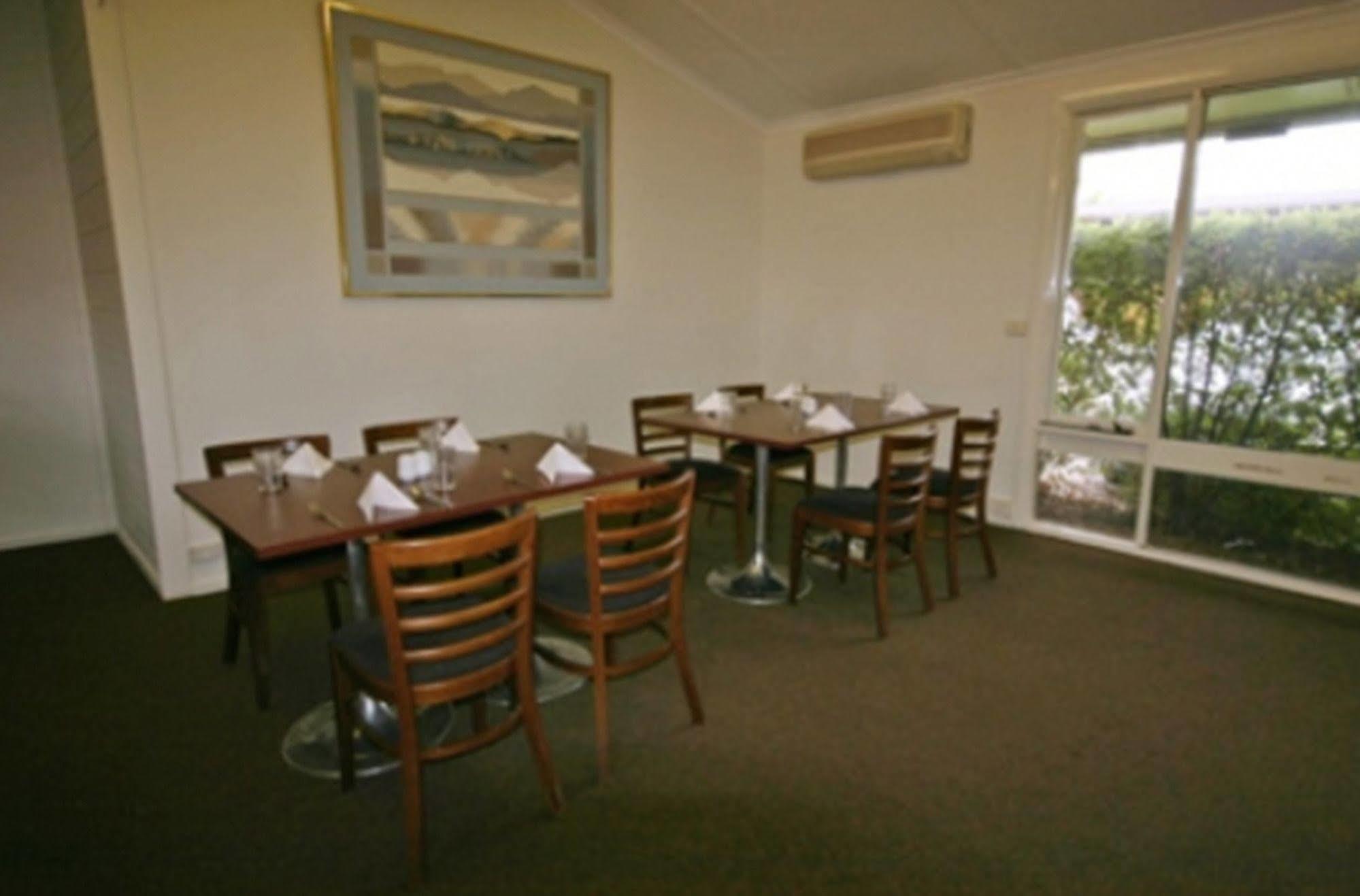 Red Cedars Motel Canberra Extérieur photo